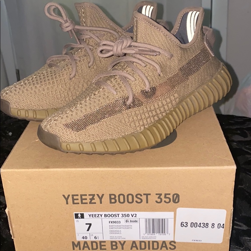 YEEZY BOOST EARTH SIZE 7